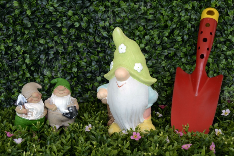 jardinerie-ST VALLIER DE THIEY-min_garden-gnome-1404358